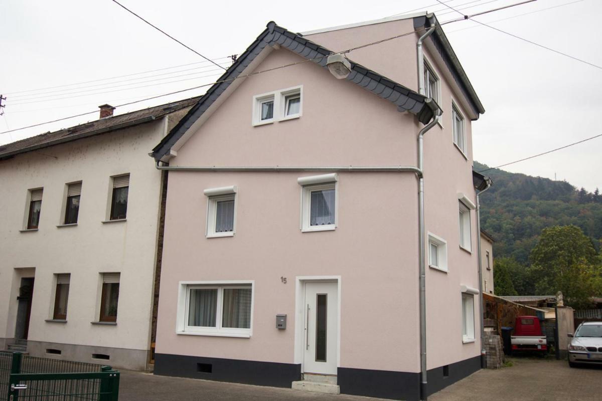 Ferienhaus An Der Burg Namedy Andernach Exteriör bild